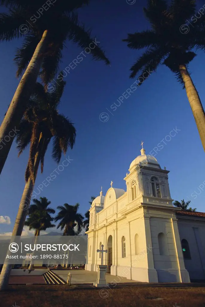 Church in the town of Barva on the slopes of Volcan Barva, north of Heredia, central area, Costa Rica, Central America