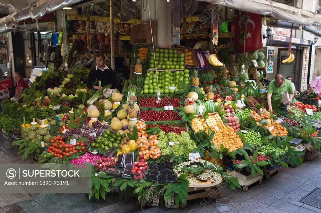 Corner greengrocer shop, fruit and vegetables, Istanbul, Turkey, Europe