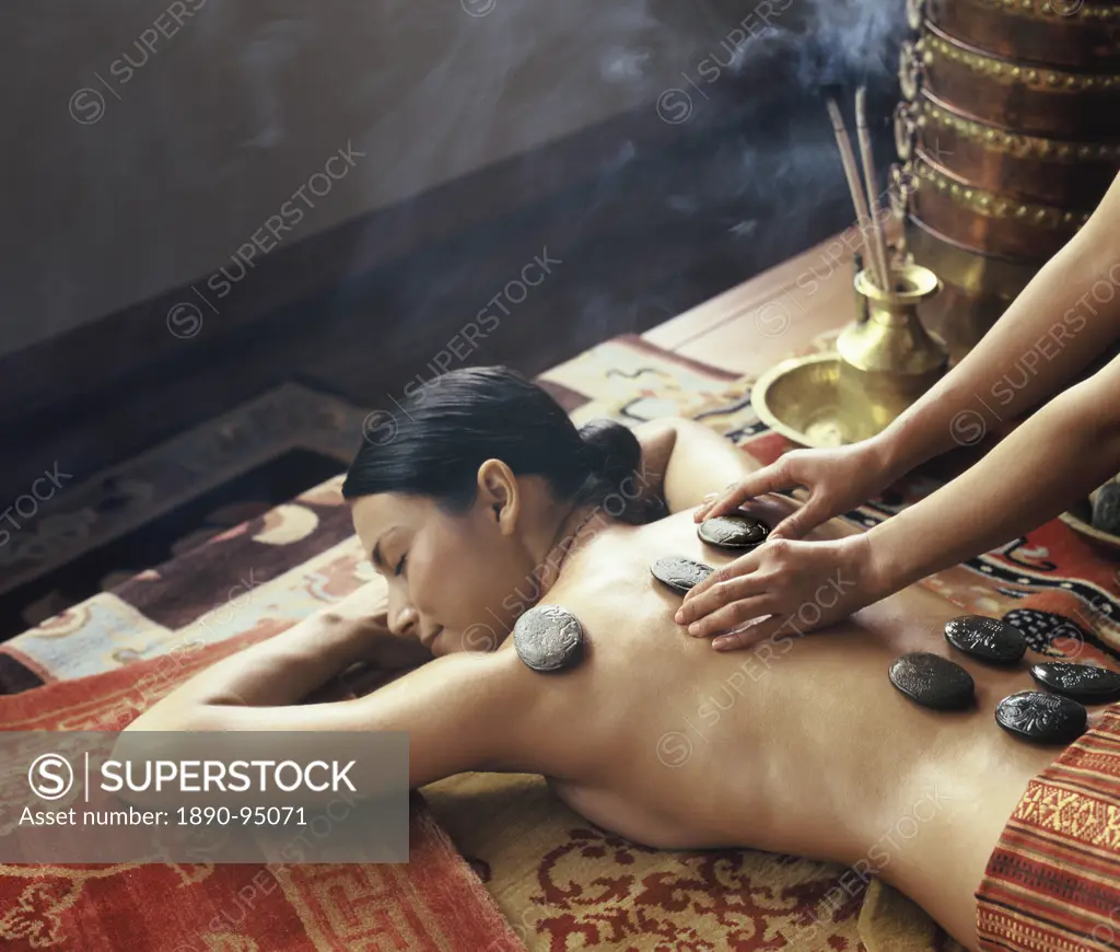 Tibetan hot stones treatment at Chi Spa, Shangrila, Bangkok, Thailand, Southeast Asia, Asia