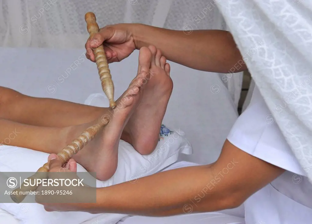 Dagdagay, authentic Filipino Tribal Foot Massage with Bamboo Sticks, Philippines, Southeast Asia, Asia,