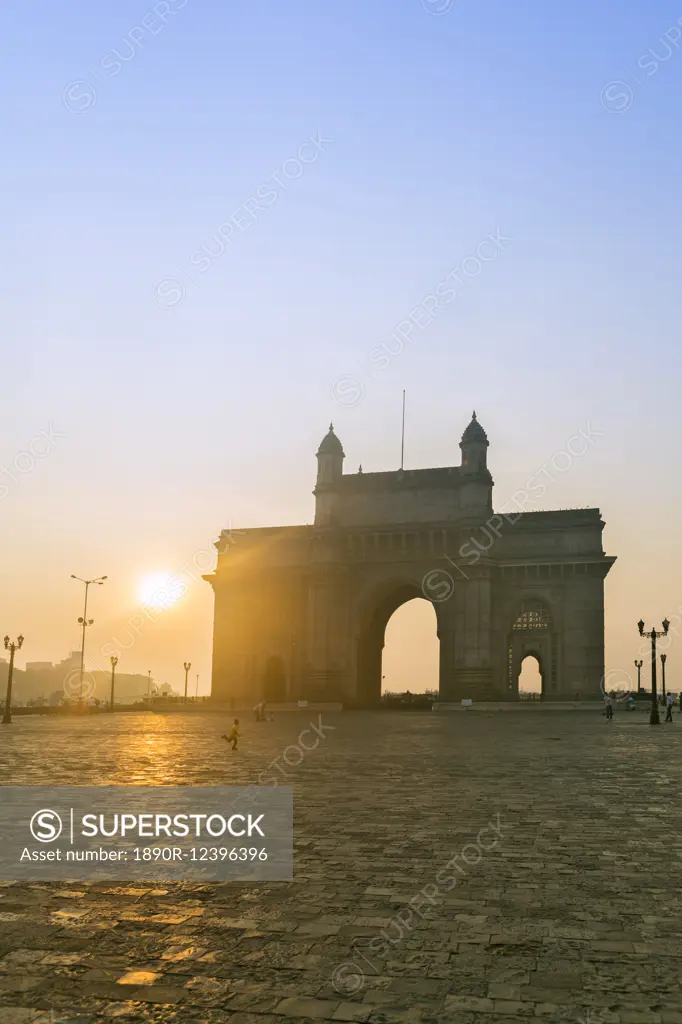 The Gateway of India at dawn, Mumbai, Maharashtra, India, Asia