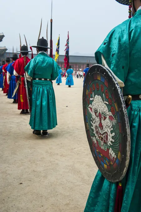 Ceremonial changing of the guard, Gyeongbokgung Palace, Seoul, South Korea, Asia