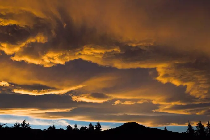 Spectacular sunset above the town of Hanmer Springs, South Island, New Zealand, Pacific