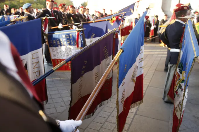 War veterans at the Arc de Triomphe, Paris, France, Europe