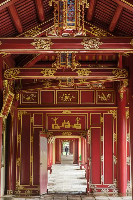 Wooden covered walkways in the Hue Imperial City (Citadel), UNESCO World Heritage Site, Vietnam, Indochina, Southeast Asia, Asia