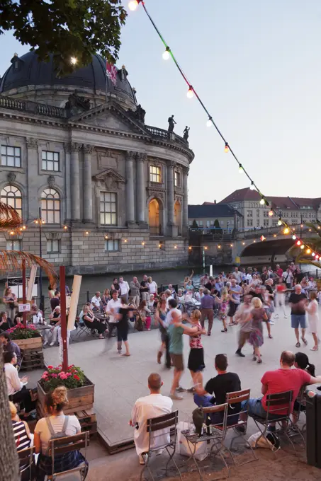 Urban beach Strandbar Mitte, Bode Museum, Museum Island, UNESCO World Heritage Site, Mitte, Berlin, Germany, Europe