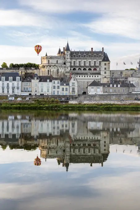 Hot-air balloon in the sky above the castle, Amboise, UNESCO World Heritage Site, Indre-et-Loire, Loire Valley, France, Europe