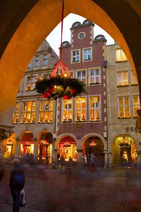 View through arches on Prinzipalmarkt, Munster, North Rhine-Westphalia, Germany, Europe