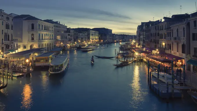 Looking along the Grand Canal from the Rialto Bridge at dusk, Venice, UNESCO World Heritage Site, Veneto, Italy, Europe