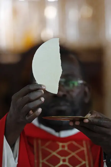 African church, Sunday Catholic Mass, Eucharist celebration, Agbonou Koeroma, Togo, West Africa, Africa