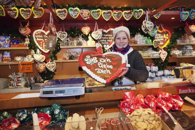 Stall selling gingerbread hearts at the Christmas Fair, Esslingen am Neckar, Baden Wurttemberg, Germany, Europe