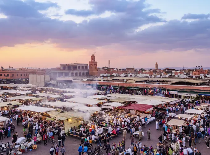 Jemaa el-Fnaa (Jemaa el-Fna) at sunset, square and market in the Old Medina, UNESCO World Heritage Site, Marrakesh, Marrakesh-Safi Region, Morocco, North Africa, Africa