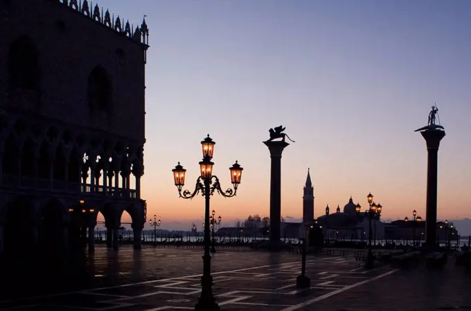 Piazza San Marco at sunrise, Venice, UNESCO World Heritage Site, Veneto, Italy, Europe