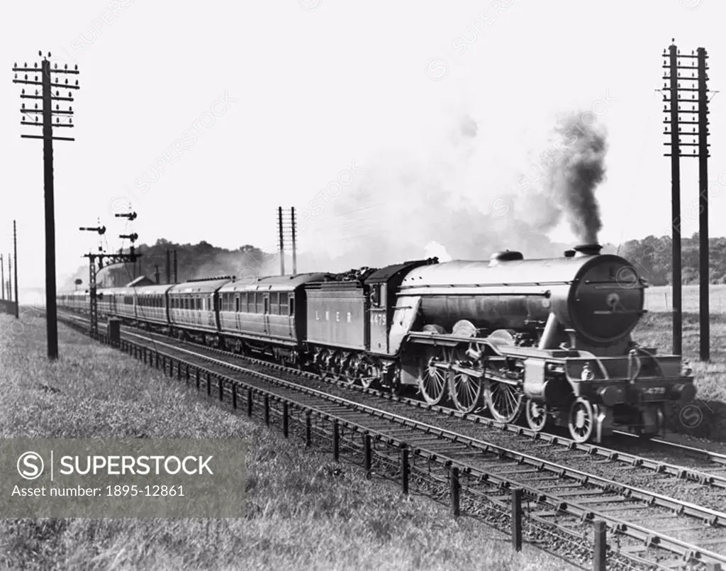 Robert the Devil´, LNER Class A1 4-6-2 engine No. 4479. The down Flying Scotsman, passing Greenwood signal box near Hadley Wood.