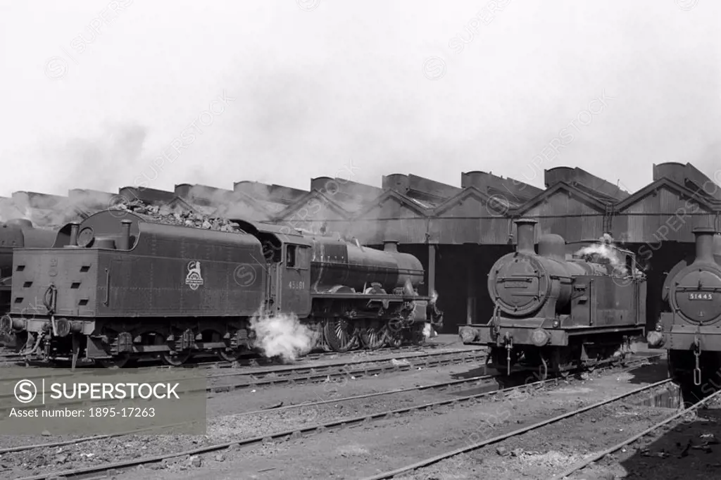 Outside the shed are the Jubilee Class 4-6-0 steam locomotive No 45681, ´Aboukir´ at the left, class 3F 0-6-0T steam locomotive No 47392 and class 2F ...