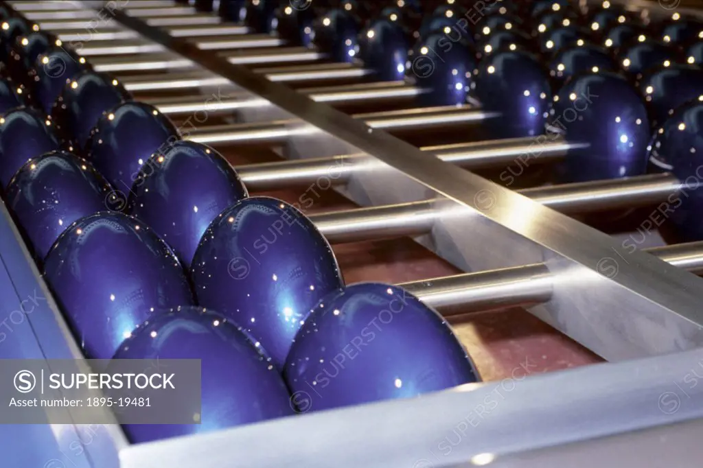 World´s largest abacus, Science Museum, London, 23 January 2001.The world´s largest abacus designed and built by the Interactive Development Unit at t...