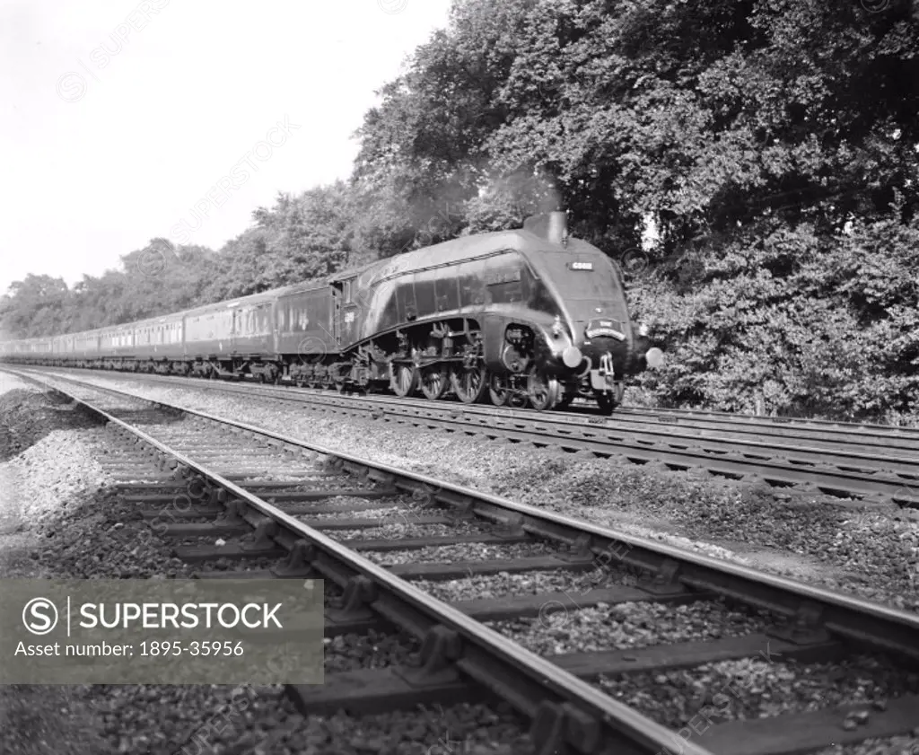 The Elizabethan train, pulled by an A4 class 4-6-2 locomotive number 60011 ´Empress of India´, 10 September 1959.   The ´Elizabethan´ train was a non ...