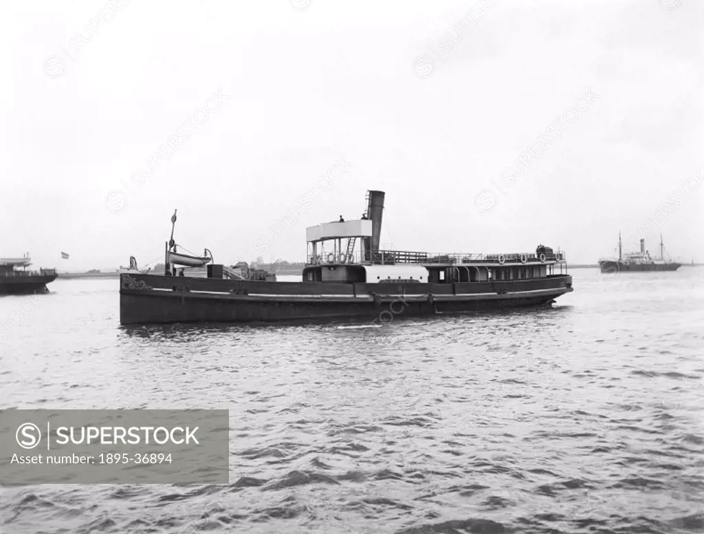 The SS Edith leaving Gravesend docks, Kent, February 1922. The ship and docks were both owned by the Midland Railway company.  Gravesend docks mainly ...