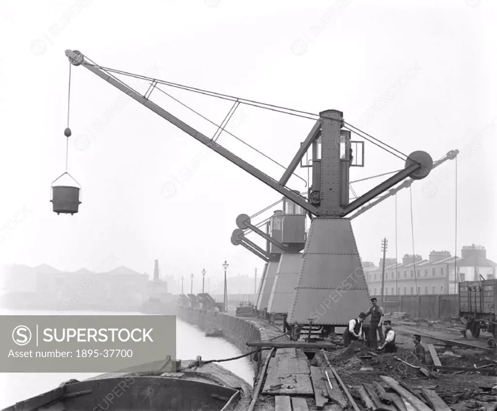 London´s docks had expanded rapidly at the start of the 19th century. The coming of the railways helped this expansion by transporting goods to and fr...