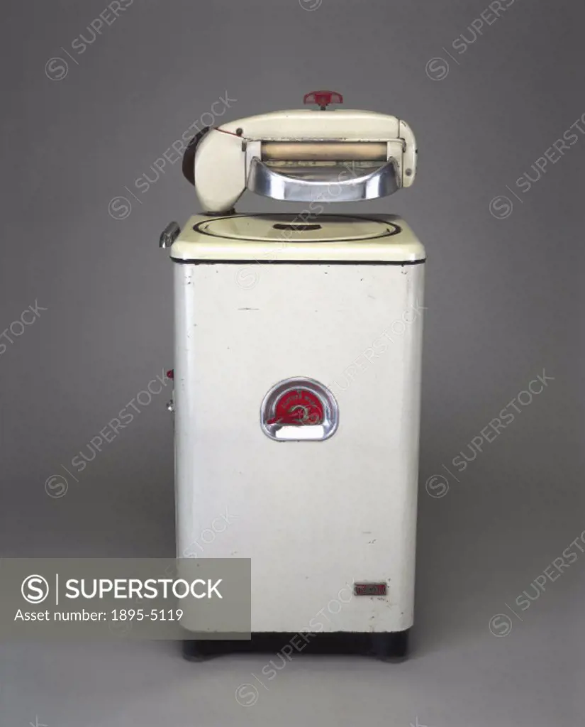 ´Model EW50/H. Until the early 1950s, electrically-driven washing machines had to have pre-heated water. Later models, such as this one made by Parnal...