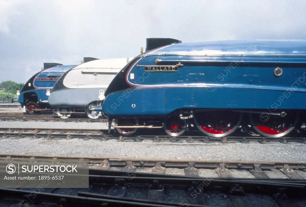 Line-up of LNER A4 Class Pacifics: no 4498 ´Sir Nigel Gresley´, no 4464 ´Bittern´ (painted as 2509 Silver Link) and no 4468 ´Mallard´. Shown on the 50...