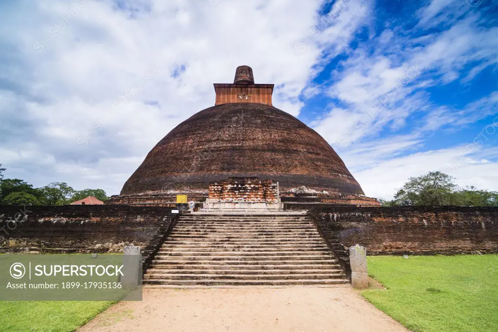 Sacred City of Anuradhapura, Jetvanarama Dagoba, aka Jetvanaramaya Stupa, Cultural Triangle, Sri Lanka, Asia