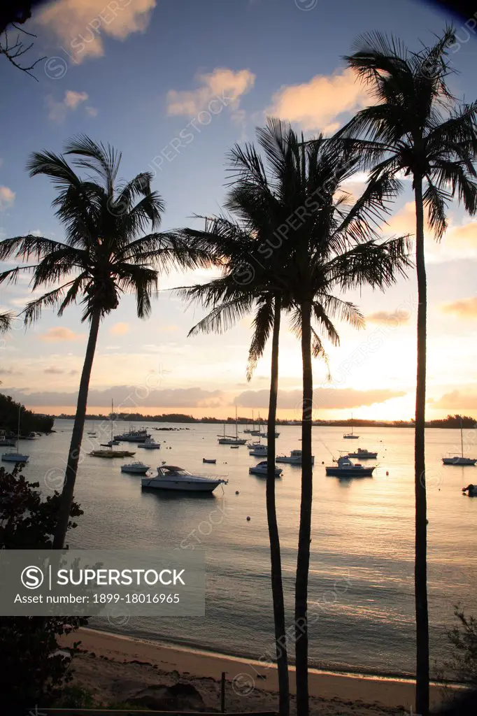 Sunset on Somerset Long Bay. Somerset Island. Bermuda. Atlantic Ocean. Central America. (Photo by: Giorgio Mesturini/REDA&CO/UIG)