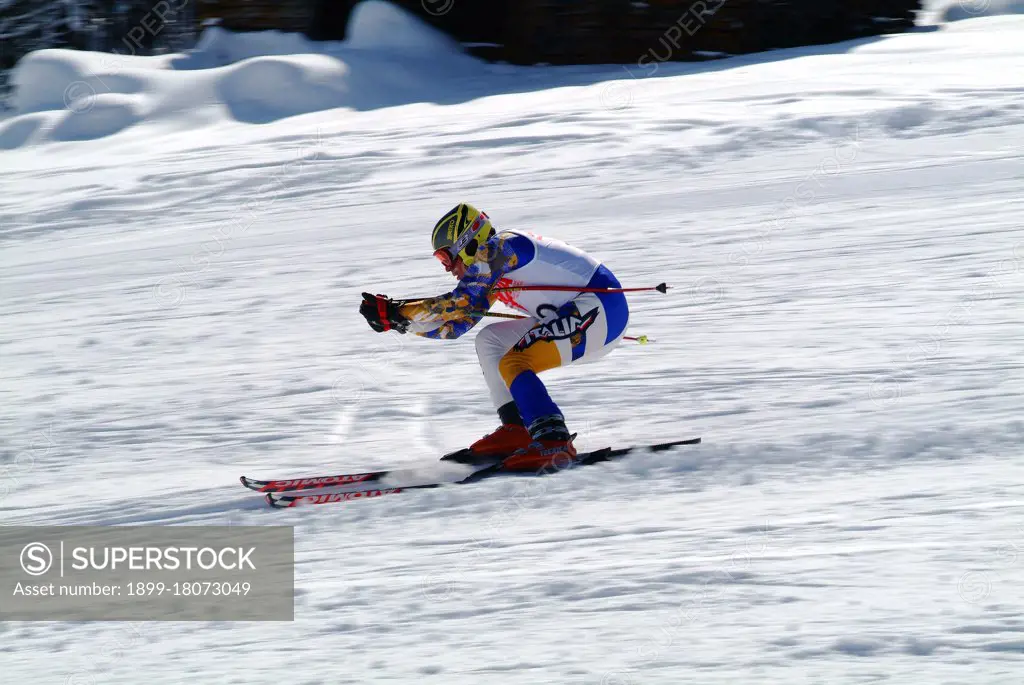 Skier. Valle d'Aosta. Italy. (Photo by: Stefano Venturini/REDA&CO/UIG)