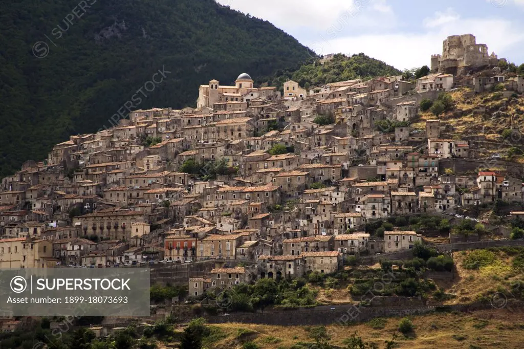 Cityscape. Morano Calabro. Pollino national park. Calabria. Italy, Italy. (Photo by: Renato Valterza/REDA&CO/UIG)