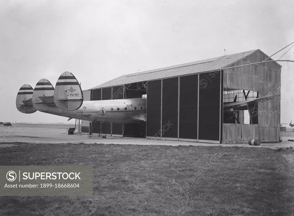  'Nose-Hangar' KLM Schiphol / Date October 28, 1947 / Location Amsterdam, Noord-Holland.