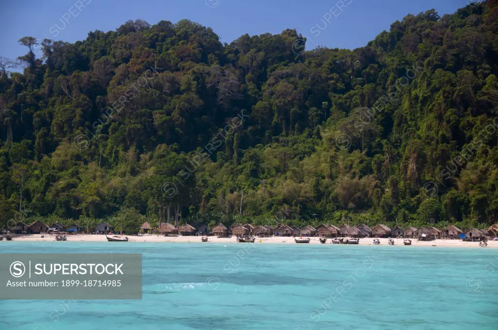 The Sea Gypsies’ or Moken of the Andaman Sea, known in Thai as chao thalae or people of the sea’, are divided into three groups. They number between 4,000 and 5,000, they live only on the coast, either in huts by the shore, or on craft that ply the coastal waters from the Mergui Archipelago in Burma to the Tarutao Islands in Southern Thailand.