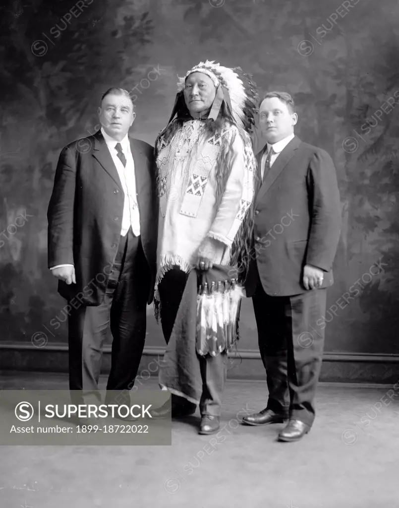  Brulé Lakota leader Hollow Horn Bear circa 1905-1913. 