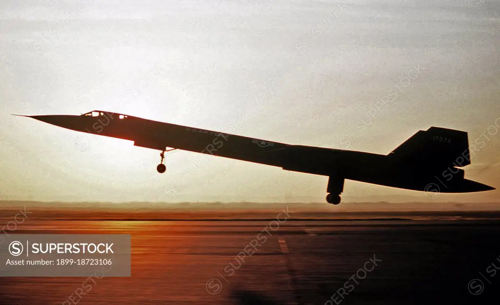 A left side view of an SR-71 aircraft from the 9th Strategic Reconnaissance Wing landing.