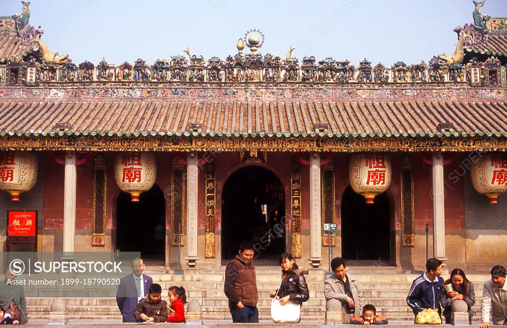 Zu Miao (Ancestral Temple) was built during the reign of Emperor Zhezong (1076 - 1100 CE), the 7th emperor of the Song Dynasty (960 - 1276 CE). The temple is dedicated to Beidi, the Northern God, who is said to have power over the waters of Guangdong. Foshan dates back to the 7th century CE and has been famous for its ceramics, porcelain and pottery industry since the Song Dynasty. It is also famous for its martial arts. It contains numerous Wing Chun schools where many come to train and spar.