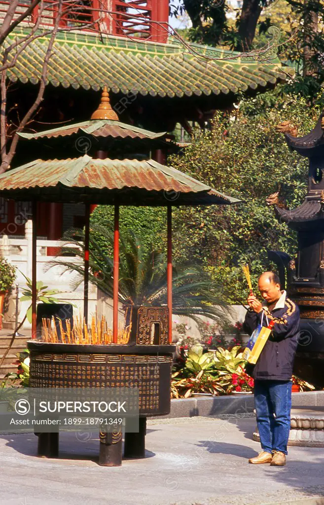 Liurong Si (Temple of the Six Banyan Trees), was founded over 1,400 years ago. The trees that inspired the 11th-century poet and calligrapher Su Dongpo to name the temple have since died. Overlooking it all is the Hua Ta (Flower Pagoda), a slender relic of the Song dynasty, built in 1097.