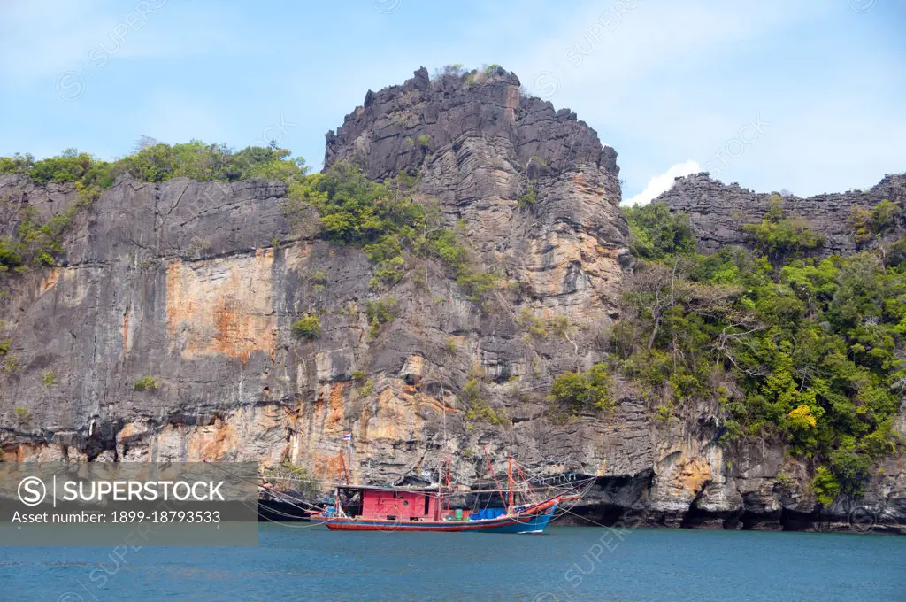 Ko Tarutao Marine National Park consists of 51 islands in two main groups scattered across the Andaman Sea in southernmost Thailand. Just seven of the islands are of any size, including Ko Tarutao in the east, and Ko Adang-Ko Rawi to the west. Just 5 miles (8km) to the south lies the marine frontier with Malaysias celebrated Langkawi Archipelago. Tarutao is world-famous for its pristine diving sites, rich marine life and outstanding natural beauty. Covering a broad area of 575 sq miles (1490 sq km), Tarutao became Thailands second national marine park in 1974. Because of the location of the islands so far out to sea, the park is only safely accessible during the northeast monsoon between November and April.