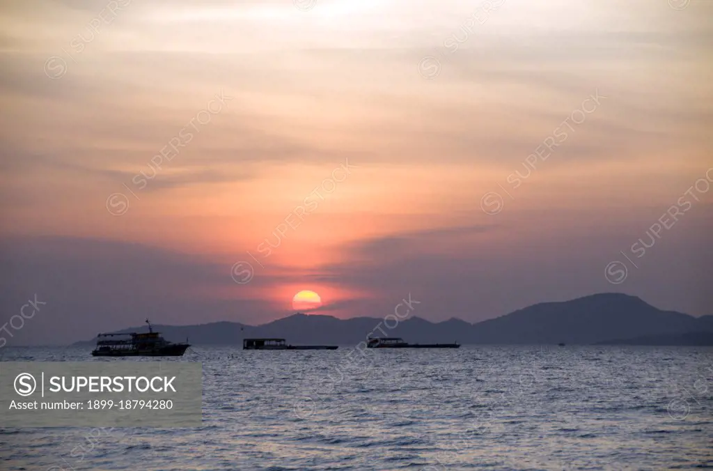 Ko Larn lies 7 km (4. 5 miles) off the coast of Pattaya and is just 4km long and 2 km wide. The main port is Naban Pier. There are six beaches on the islandall picturesque little coves that connect to Naban Pier by concrete road. Visitors can get around the island on pick-up truck taxis, motorcycle taxis or by renting motorbikes. Each beach has guest houses, restaurants, shops and tourist facilities. In high season or at weekends the island is very popular. For its size, Ko Larn has an amazing variety of activities available. A semi-submerged boat offers tours where passengers can view coral and fish through the bottom of the boat. Jet-skis, parasailing, banana boats, scuba diving, snorkeling, fishing and target shooting are also available.