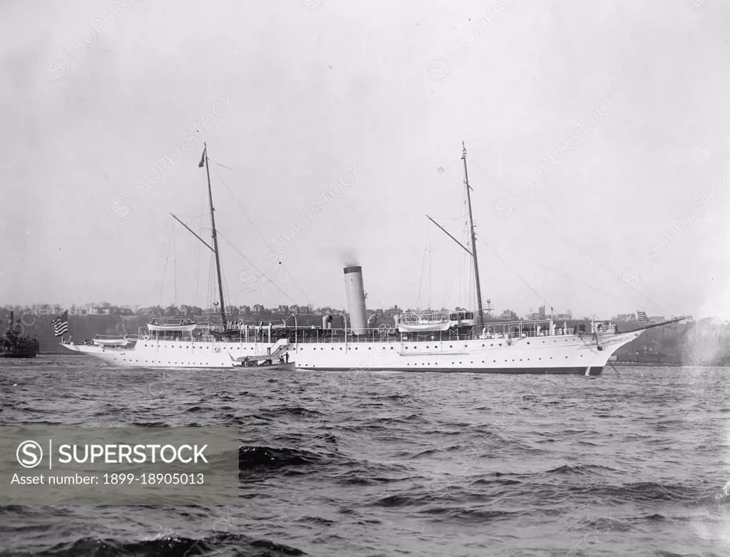 Starboard view of the presidential yacht Mayflower with bow to right ca. 1909.