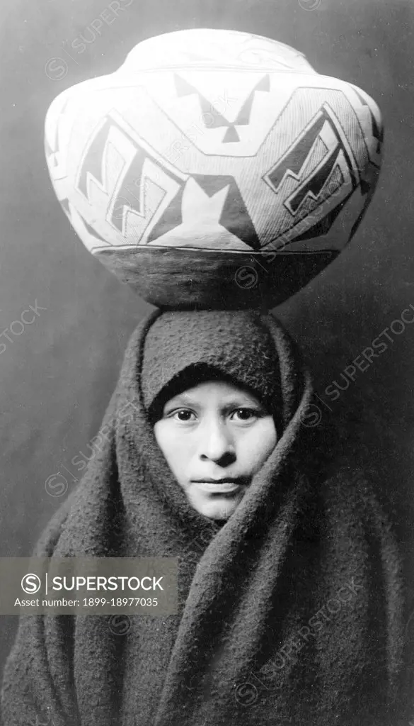 Edward S. Curtis Native American Indians - Zuni girl with pottery jar on her head ca. 1903. 