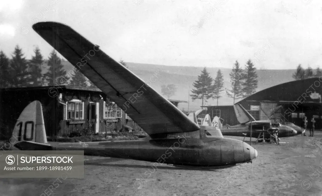 SG-28 glider in Bezmiechowa ca. 1932. 