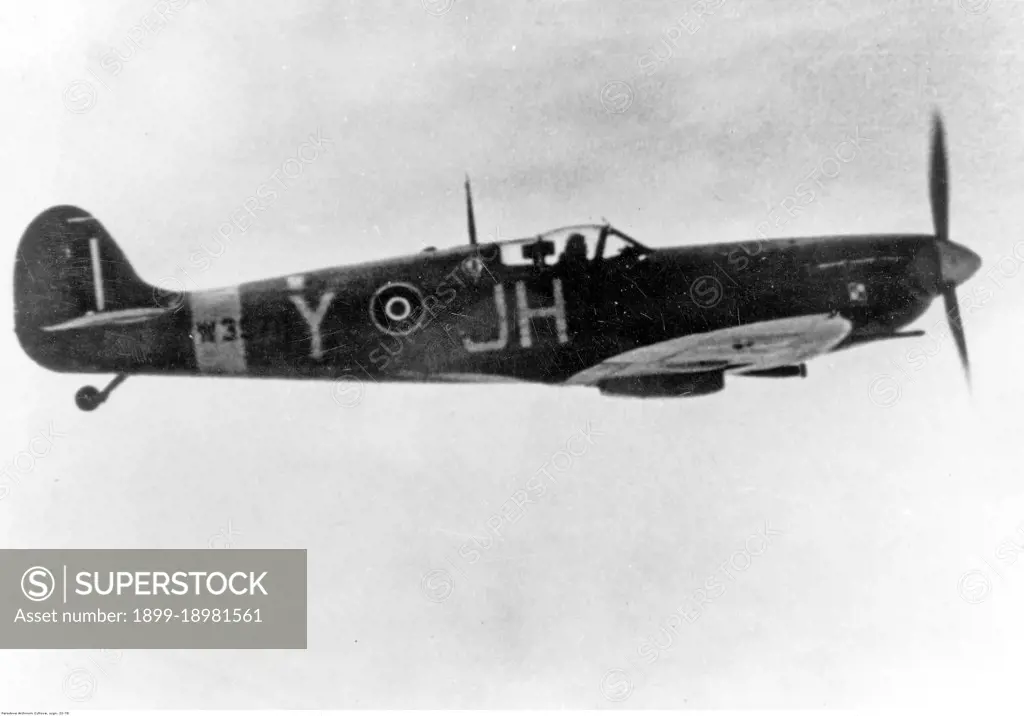 Polish Spitfire JH-Y aircraft of the 317 squadron during a combat flight ca. 1942. 