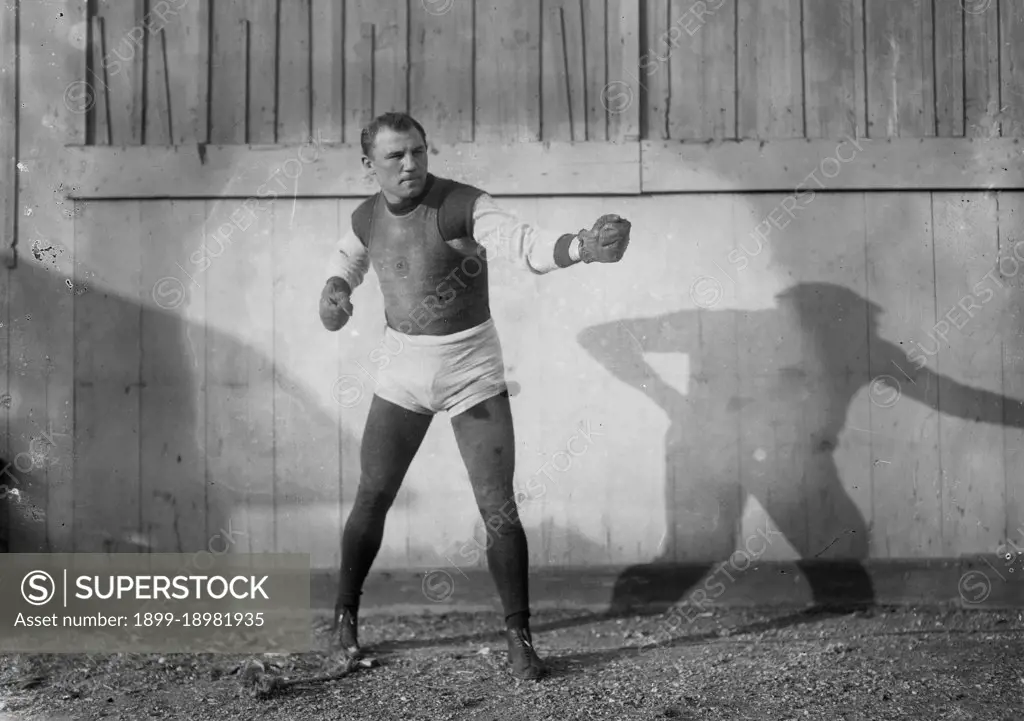 Date: 1910-1915 - Jack Lester - boxing . 