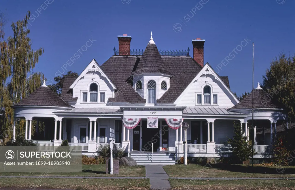 1980s America -   Goldendale Museum, Goldendale, Washington 1987. 