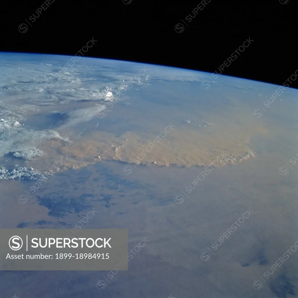 (13 May 1992) --- The STS-49 crew aboard the Earth-orbiting Space Shuttle Endeavour captured this Saharan dust storm on the Algeria-Niger border. . 