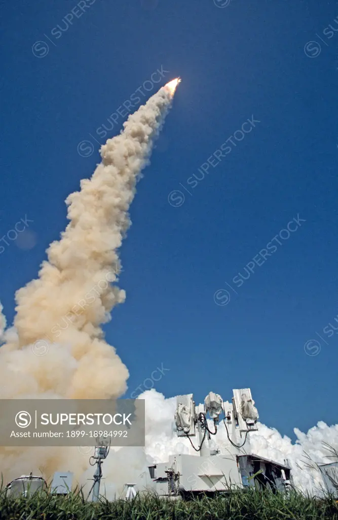 STS-47 Endeavour, Orbiter Vehicle (OV) 105, lifts off from KSC. 