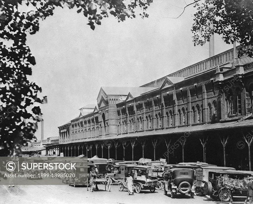 October 1922 - View of South Side of Center Market. This shows the size of the building; the curb and sidewalk space under the shed covering is set aside for the use of farmers.. 