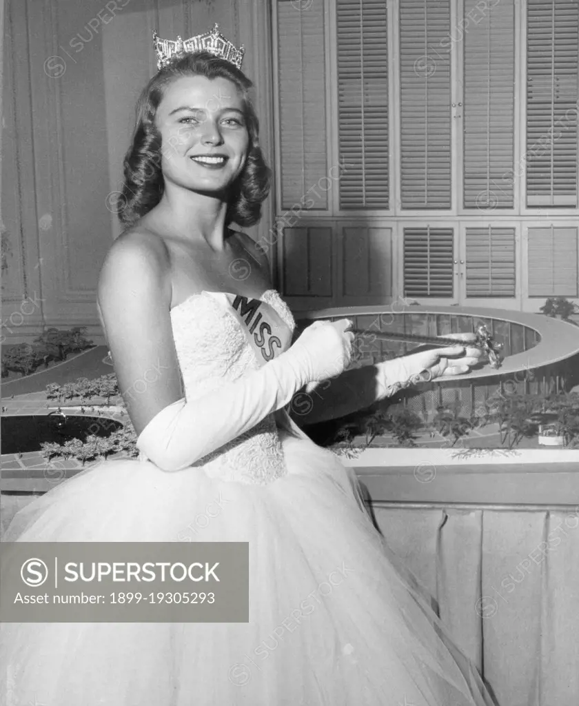 Marilyn Van Derbur, crowned Miss America in 1958