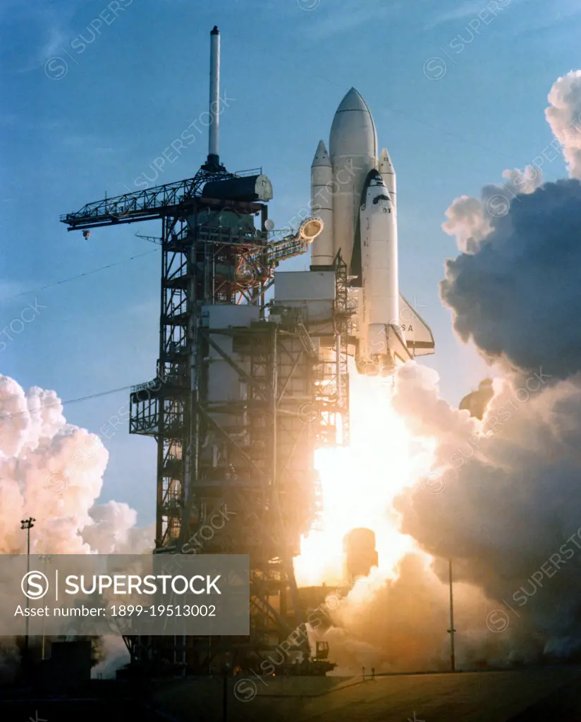 (12 April 1981) --- Space shuttle Columbia flies. Just seconds past the scheduled launch time of 7 a.m. on April 12, 1981