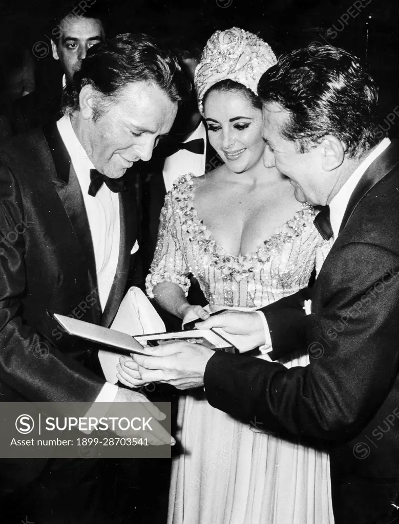 Elizabeth Taylor and Richard Burton Maschere D Argento Award