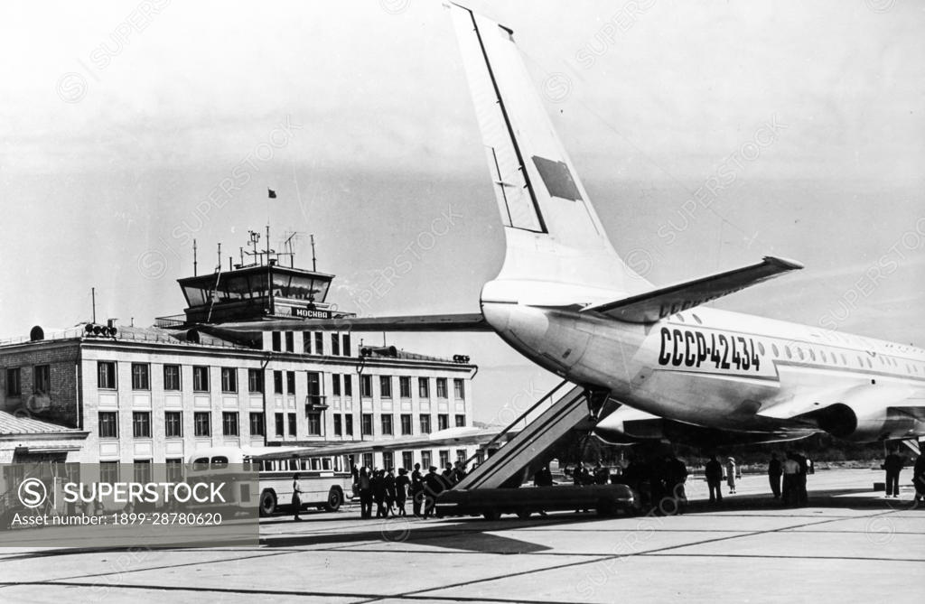 Moscow airport, Soviet Union, 1959 - SuperStock